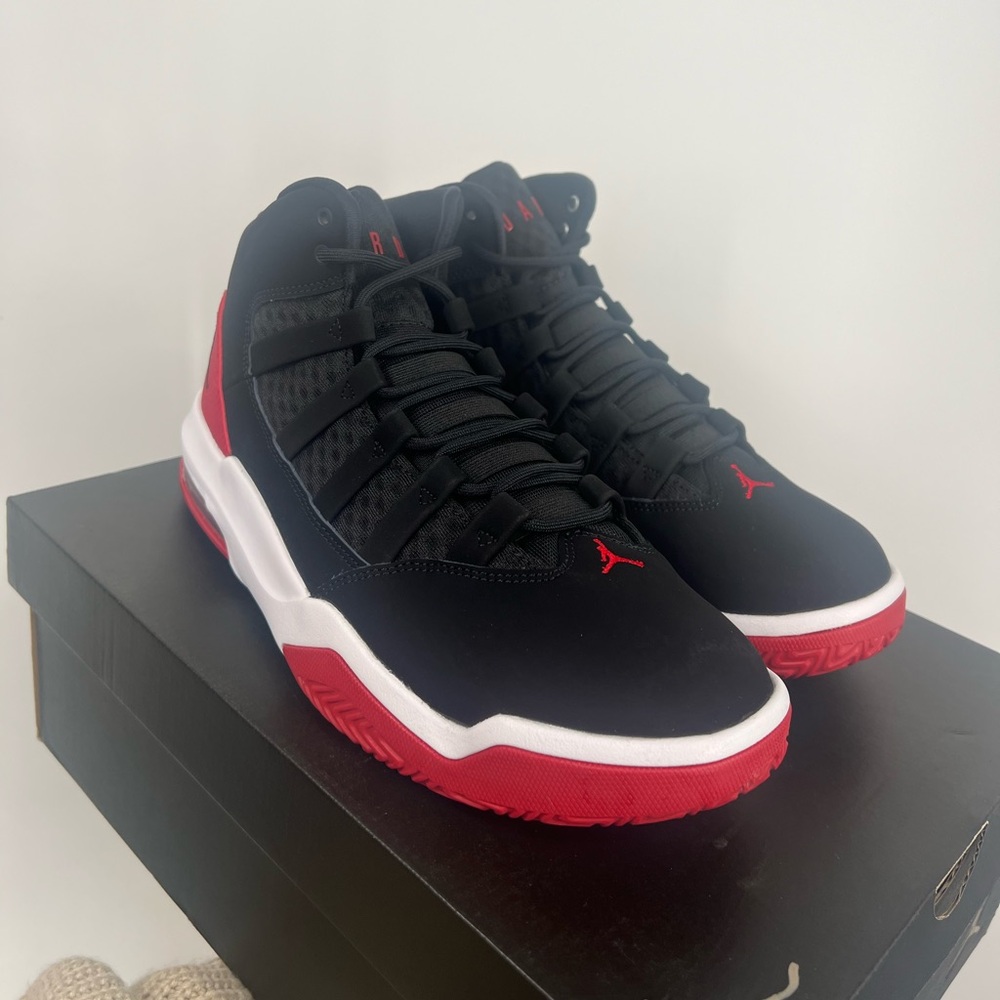 Nike Jordan Max Aura Black and Red Size 10
